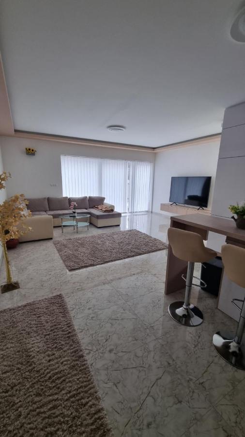 Sarkcsillag Teljes Csaladihaz- Star Complete Family House Apartment Сегед Екстериор снимка