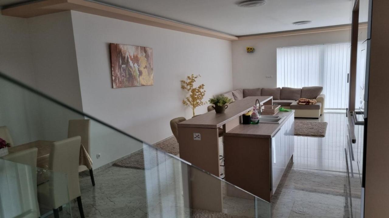 Sarkcsillag Teljes Csaladihaz- Star Complete Family House Apartment Сегед Екстериор снимка