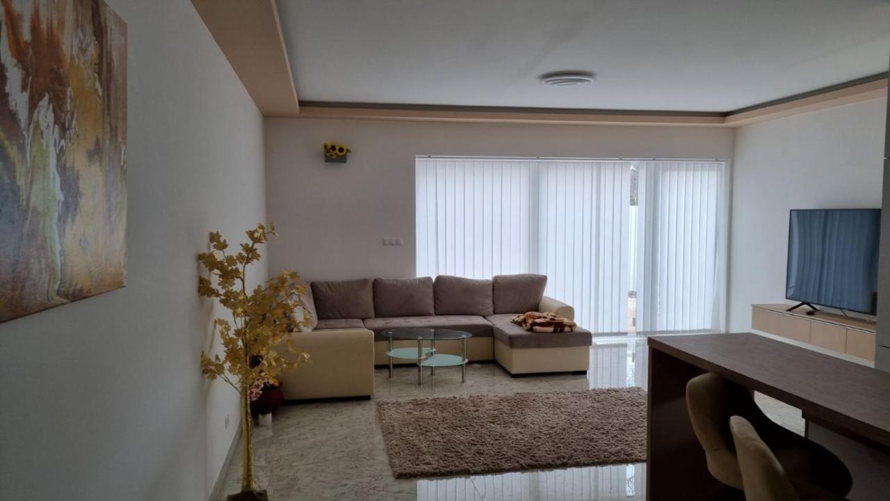 Sarkcsillag Teljes Csaladihaz- Star Complete Family House Apartment Сегед Екстериор снимка