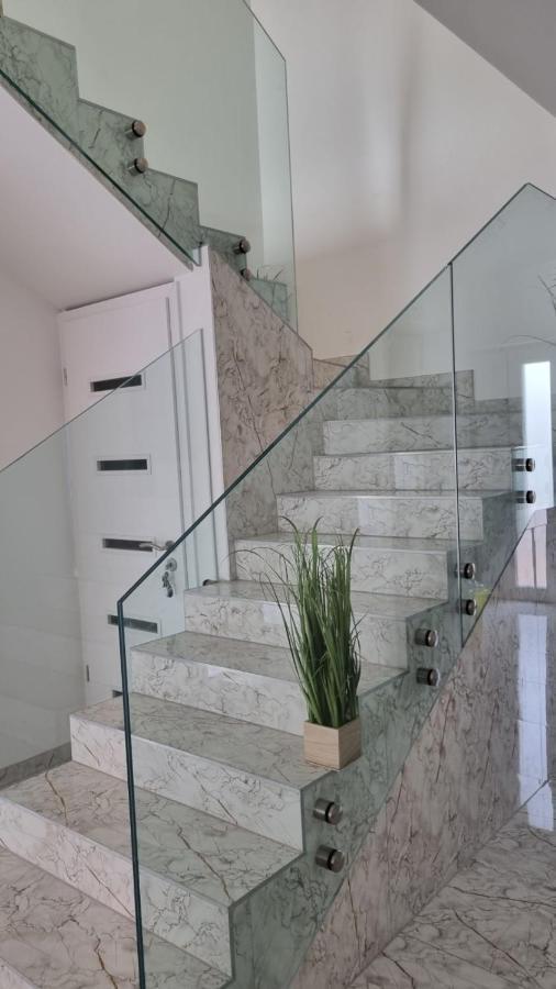 Sarkcsillag Teljes Csaladihaz- Star Complete Family House Apartment Сегед Екстериор снимка