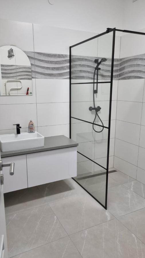 Sarkcsillag Teljes Csaladihaz- Star Complete Family House Apartment Сегед Екстериор снимка